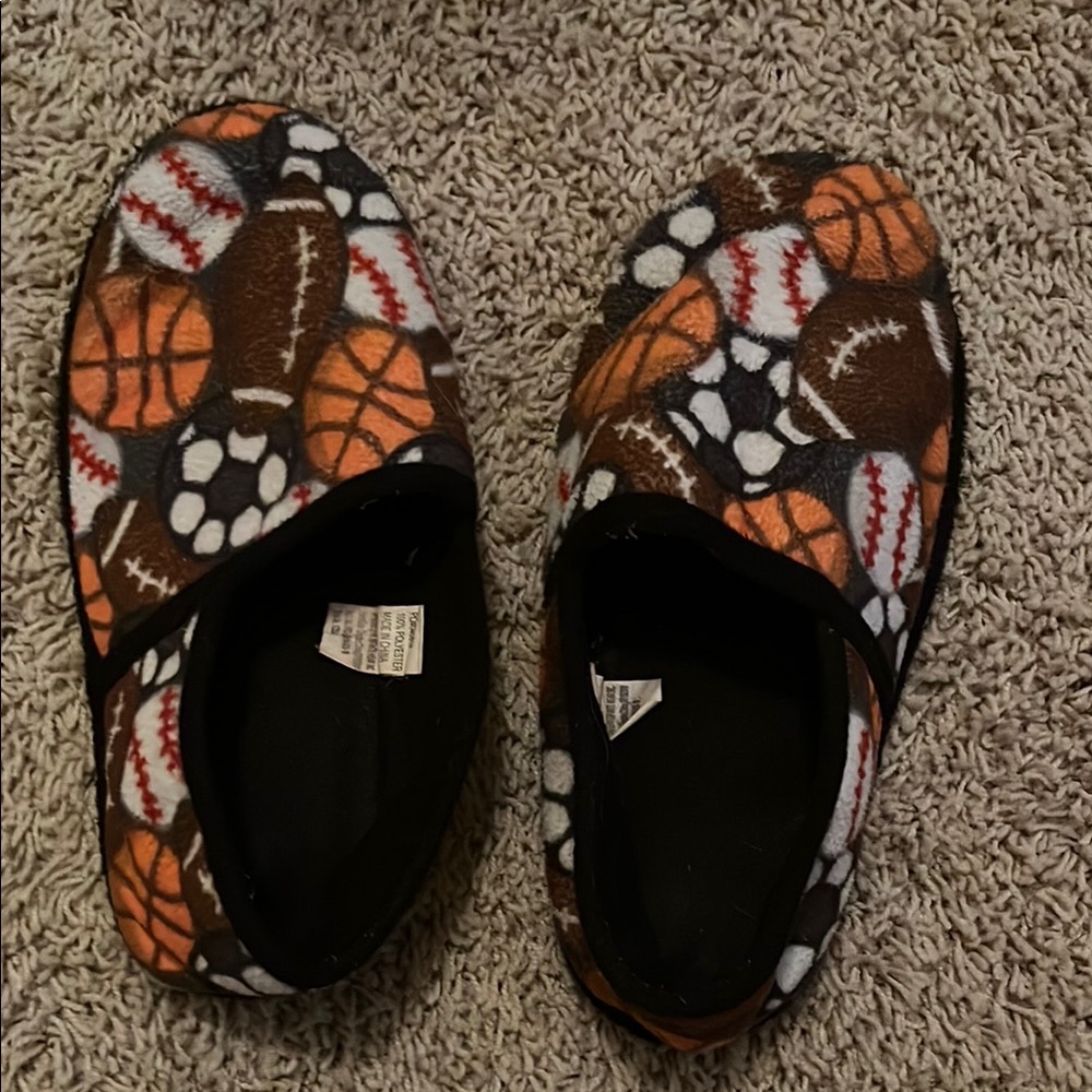 Sports Patterned Boys Slippers, size 6